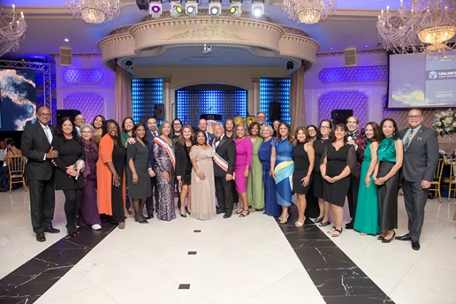 Photo: Dominican Bar Association honorees Chief Administrative Judge Joseph A. Zayas and Appellate Division, Second Department Associate Justice Lourdes M. Ventura pose with UCS judicial leaders and Association members at the Association’s recent gala in Queens 